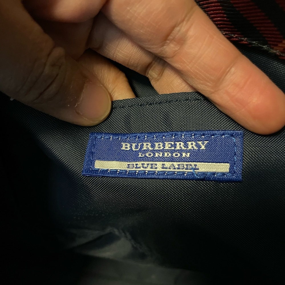 Authentic Burberry tote - Picture 16 of 16